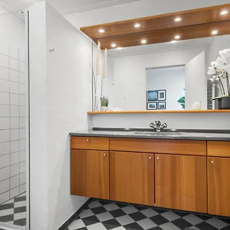 8250-ega-strandvangsvej-52 *