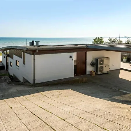 8250-ega-strandvangsvej-52 Egå