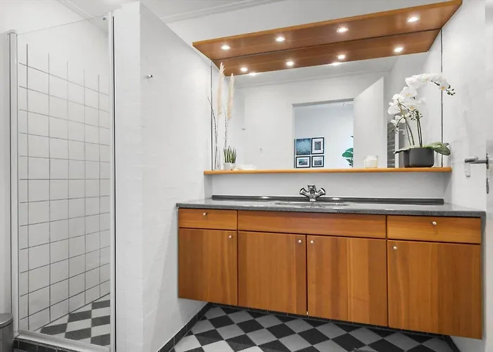 8250-ega-strandvangsvej-52 *