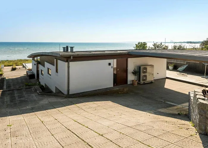 8250-ega-strandvangsvej-52 Egå